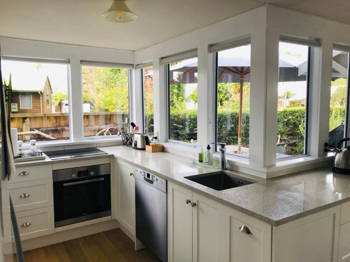Serendipity Wharf Cottage Tairua Esterno foto