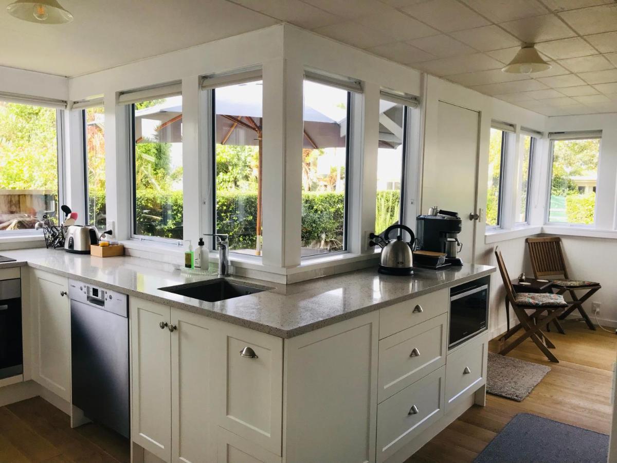 Serendipity Wharf Cottage Tairua Esterno foto